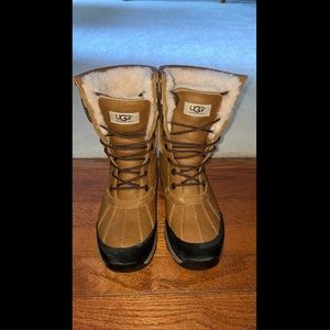 Size 7 waterproof Ugg boots